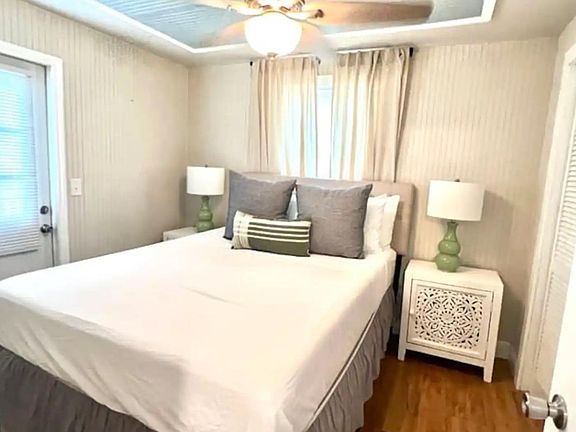 3rd image of 2105 Magnolia Ave #B