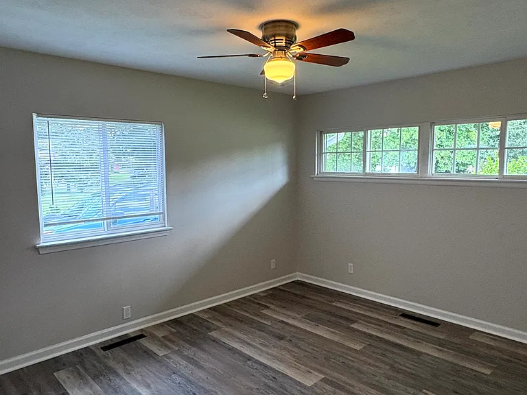 1706 Ashmoor Ln — Photo 24