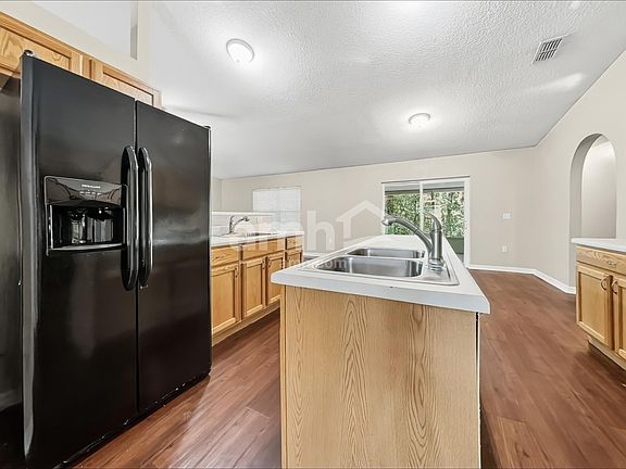 3rd image of 97154 Yorkshire Dr