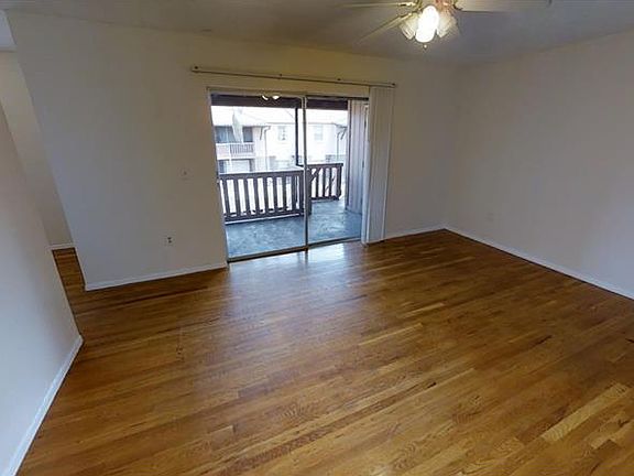 4th image of 304 E Whitehall Ct APT B
