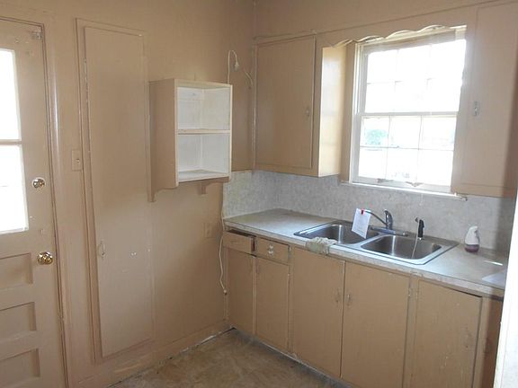 4th image of 315 Elm Ave