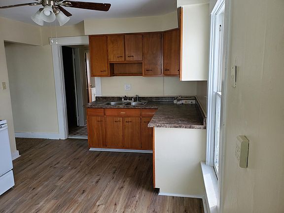 5th image of 420 Brandt St