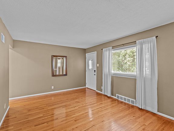 4th image of 10010 Mayo Dr