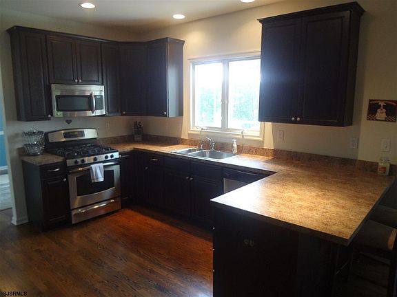 2nd image of 808 Forest Park Dr