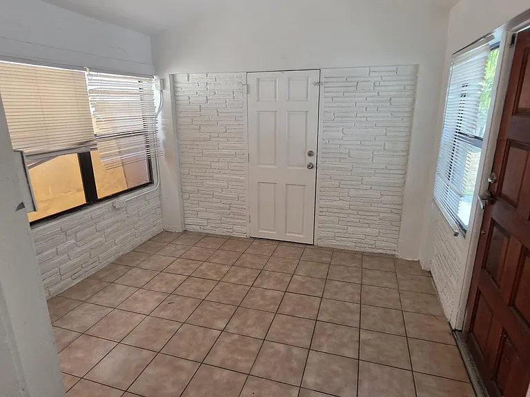 1824 Roosevelt St #B — Photo 11