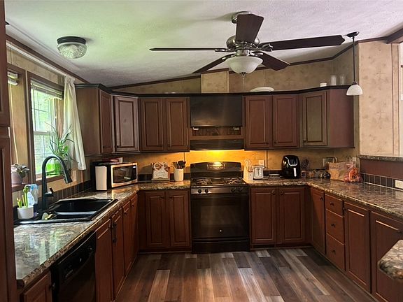 3rd image of 326 Reservoir Hill Rd
