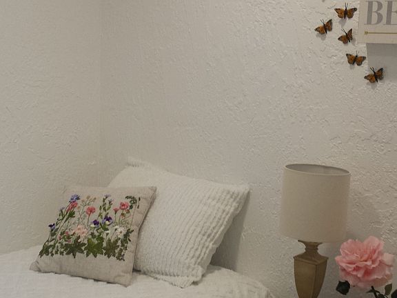 Guest,office,sewing, studio,crafts