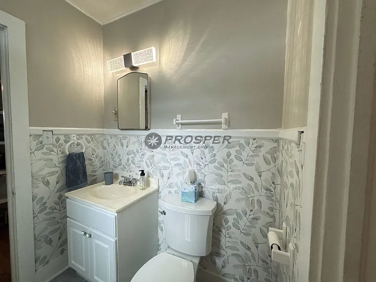 204 Fishburne St — Photo 13