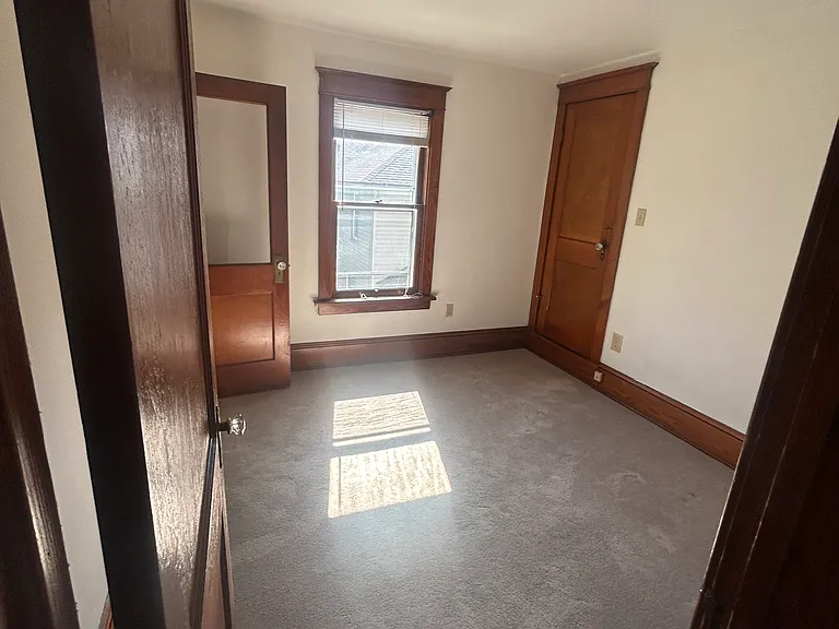 563 Lincoln Ave — Photo 5
