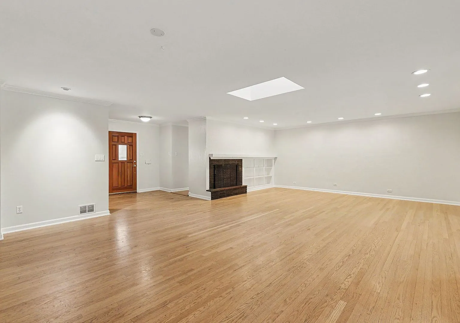 Beautifully Updated 4BR Home Blending Mid-Century Charm & Modern Comfort — Photo 4