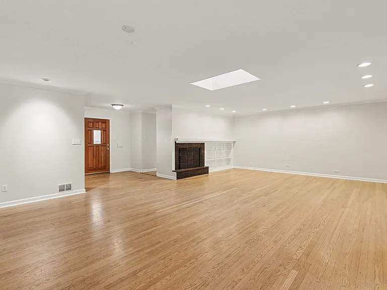 905 S Harrison St — Photo 4