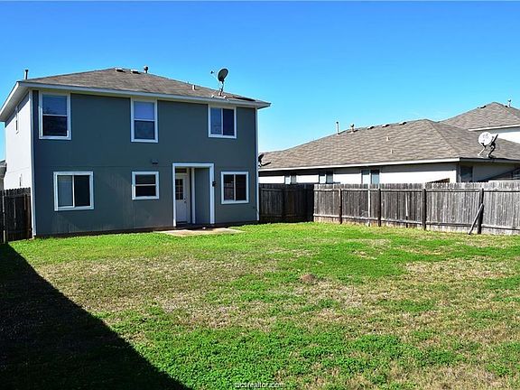 3rd image of 15207 Faircrest Dr