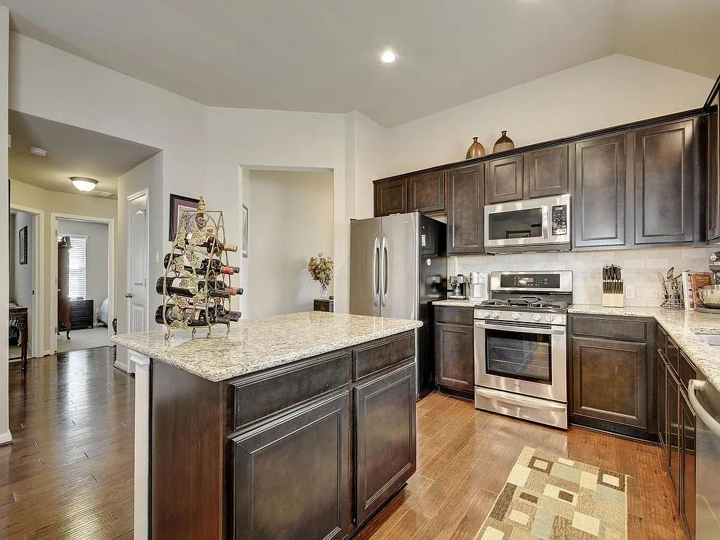 3 bed, 1711 sqft, $2,185 — Photo 4