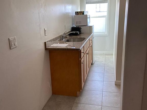 3rd image of 1019 Russia Ave