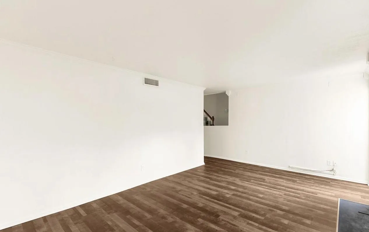 2421 Dove Pl — Photo 2
