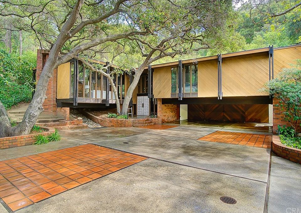 1st image of 2830 Glenoaks Canyon Dr