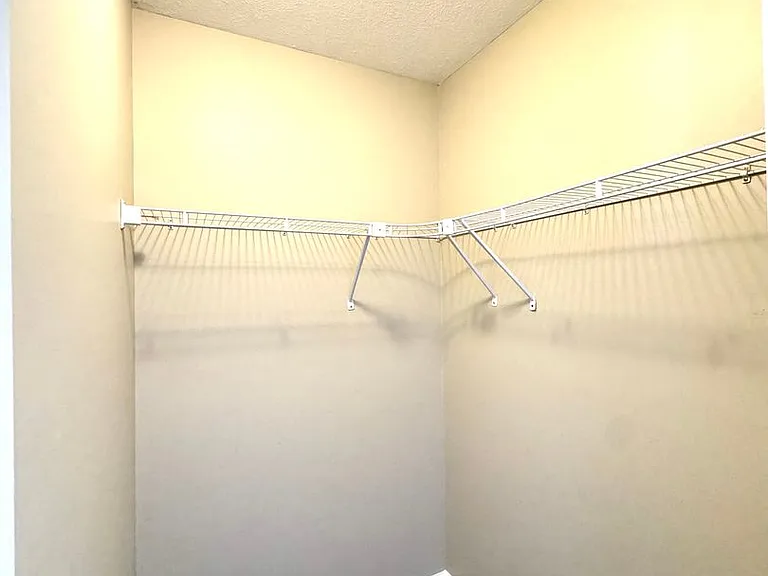 433 Leslie Ct — Photo 6
