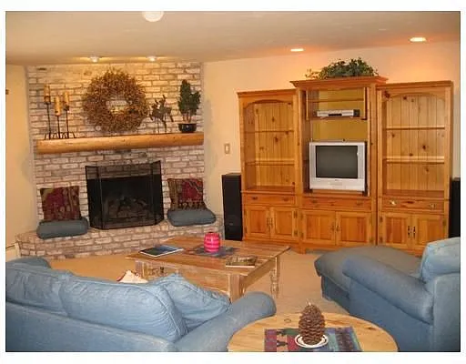 850 Northwood Blvd photo 1