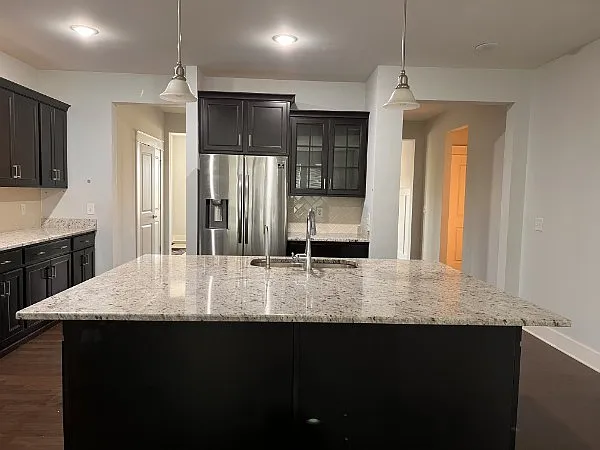 3 bed, 2300 sqft, $3,600 — Photo 4