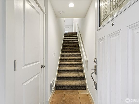 3rd image of 2814 E Spring Street