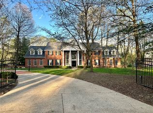 24 Woodclyffe Rd, Hurricane, WV 25526