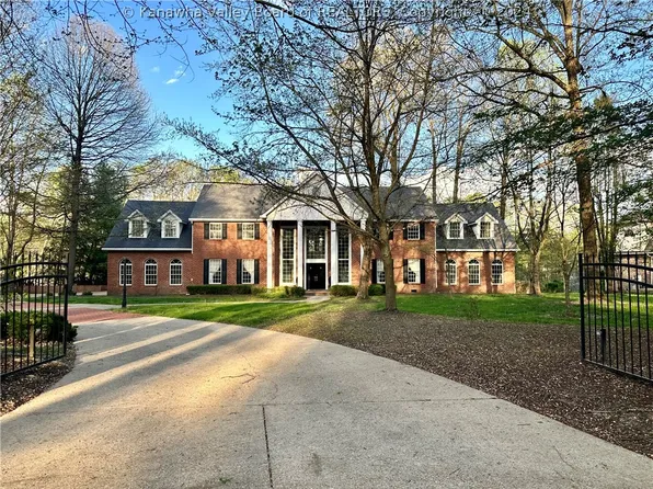 24 Woodclyffe Rd, Hurricane, WV 25526