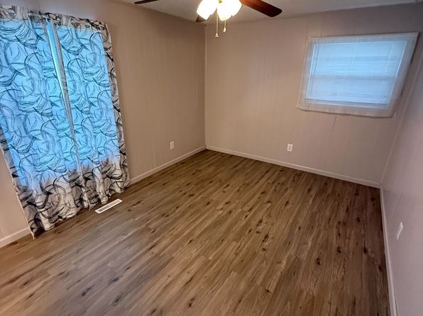 1404 Larsen Ln