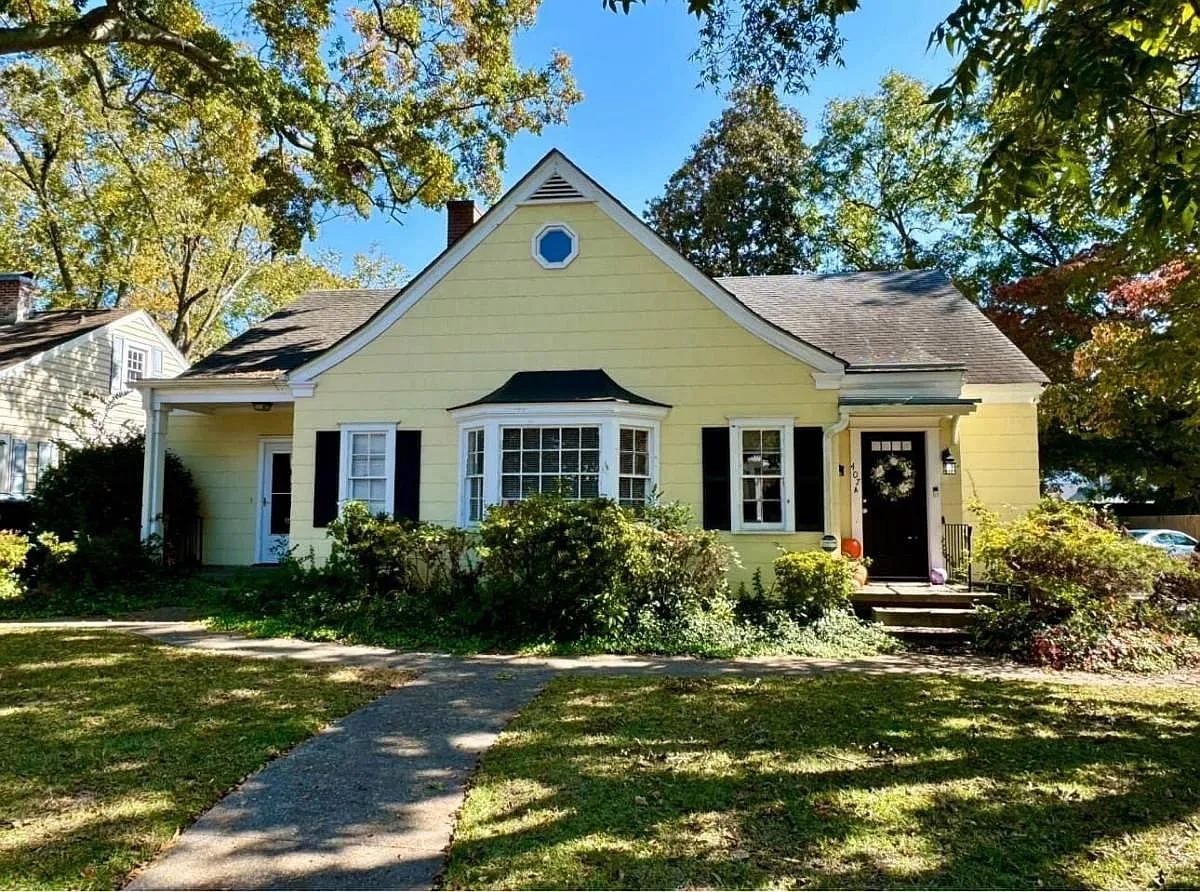 Photo 1 of 23 - 407B Lewis St #B - Greenville, NC Unit Photo - 407B Lewis St #B