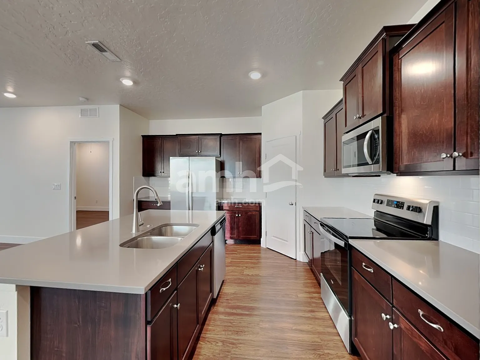 3 bed, 2.0 bath, 1721 sqft, $2,675 — Photo 3