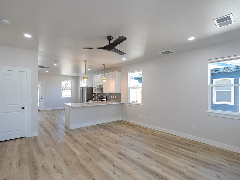 2231 Denison St — Photo 3