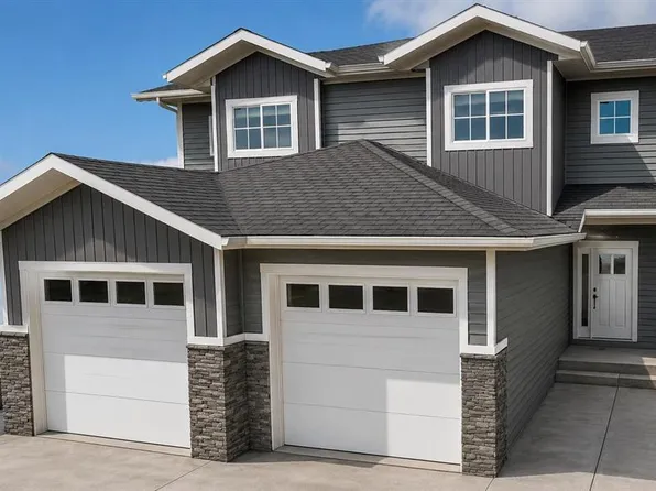 39 W Gray Close, Sylvan Lake, AB T4S 0W4