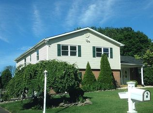 72 Kingsclere Dr, Southampton, PA
