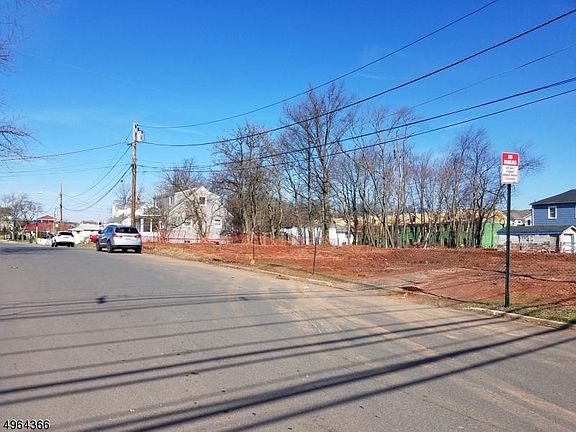3rd image of 729 Somerset St