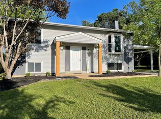 2232 Westglen Park Dr, Maryland Heights, MO 63043