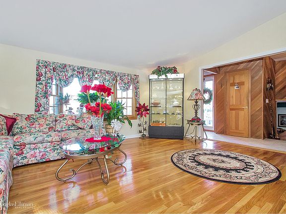 2nd image of 53 Apple Tree Dr