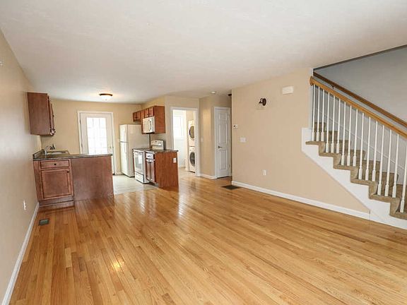 3rd image of 61 Dicandra Dr Unit 61