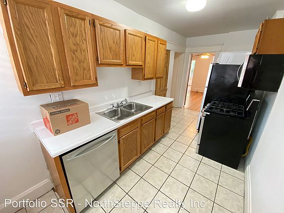 3rd image of 12 E Norwich Ave APT 3