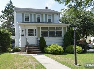 15 E Forest Pl, Rochelle Park, NJ 07662
