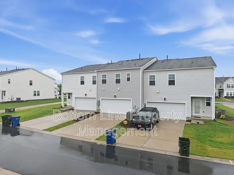 2312 Kasota Ln — Photo 15