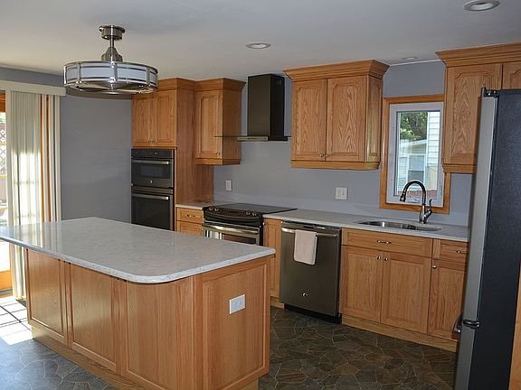 5th image of 68 Halsey Ave