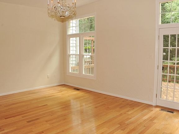 3rd image of 7030 Darby Towne Ct