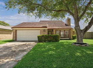 15714 Pipers View Dr, Webster, TX 77598