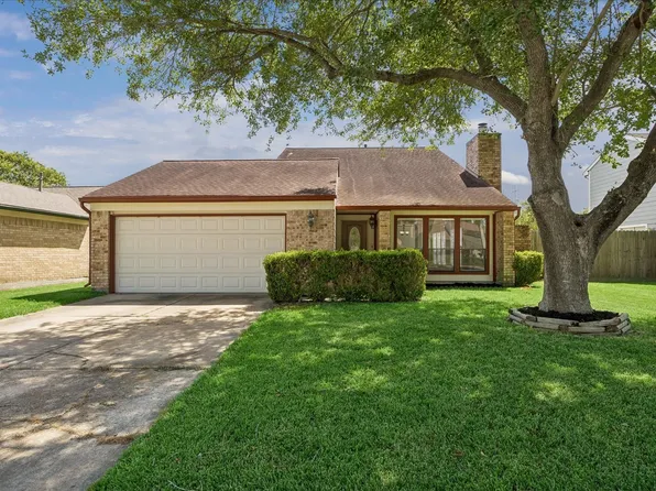 15714 Pipers View Dr, Webster, TX 77598