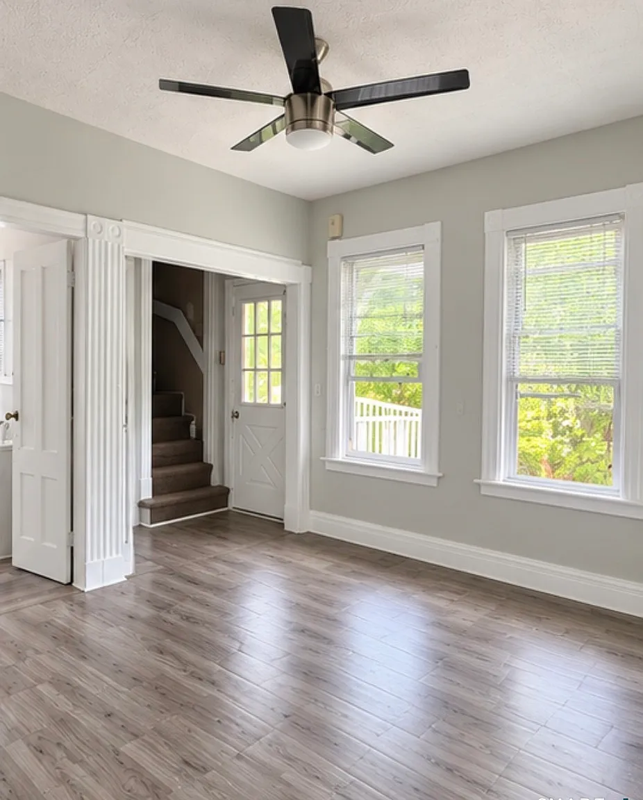 5 bed, 2.0 bath, 2484 sqft, $3,000 — Photo 2