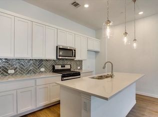 9935 Schramm St, Irving, TX 75063