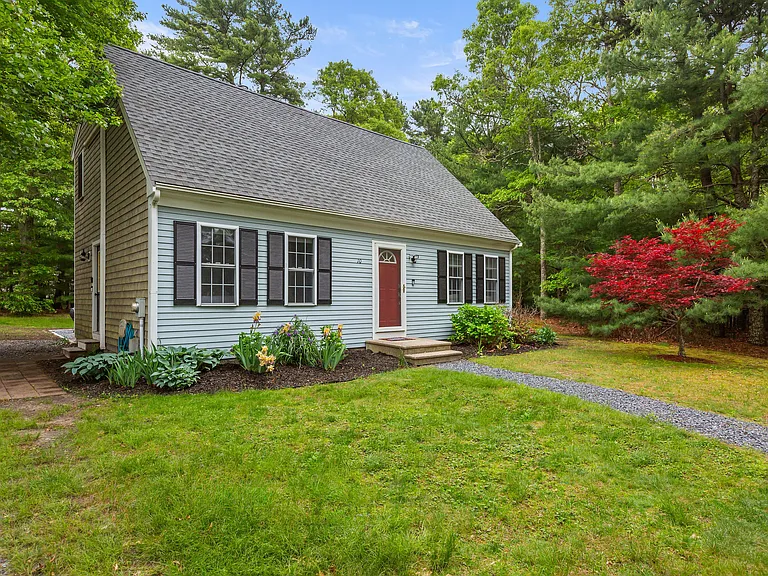 10 Kristina Ln — Photo 1