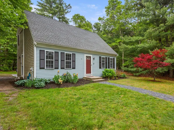 10 Kristina Ln, Mashpee, MA 02649