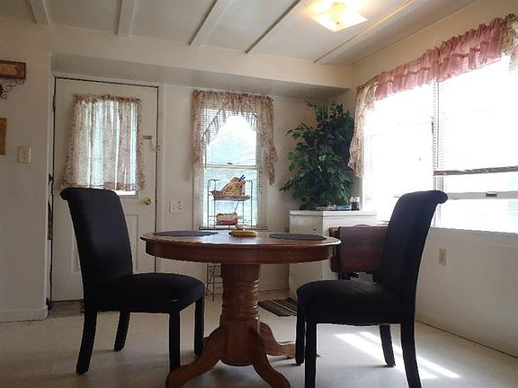 4th image of 2151 Hemlock Dr