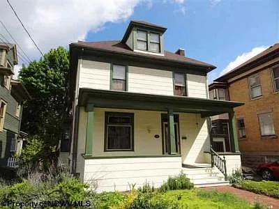 229 Wilson Ave photo 1