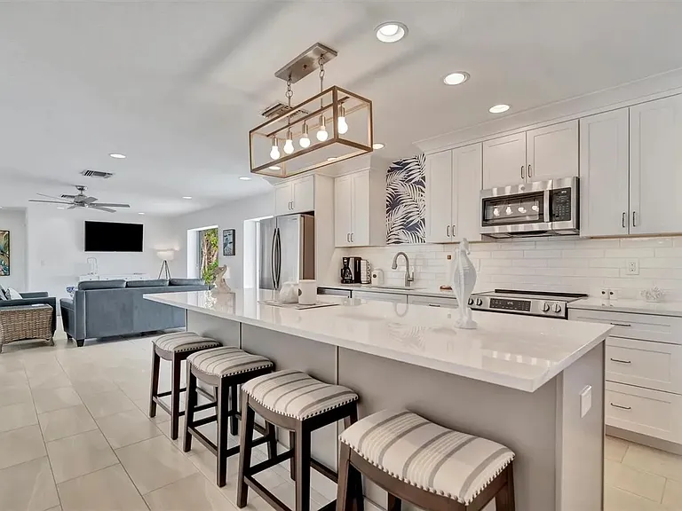 567 Venice Ln — Photo 8